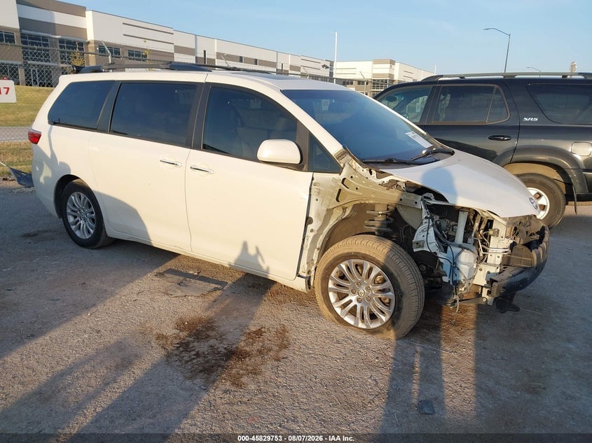 2017 TOYOTA SIENNA XLE PREMIUM 8 PASSENGER | 5TDYZ3DC9HS767501 | UPCARS