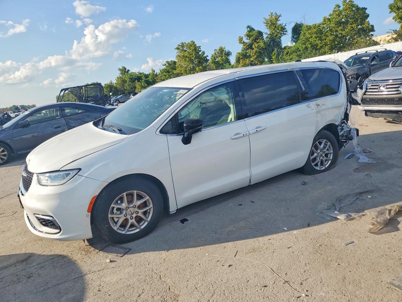 2024 CHRYSLER PACIFICA TOURING L | 2C4RC1BG4RR110258 | UPCARS