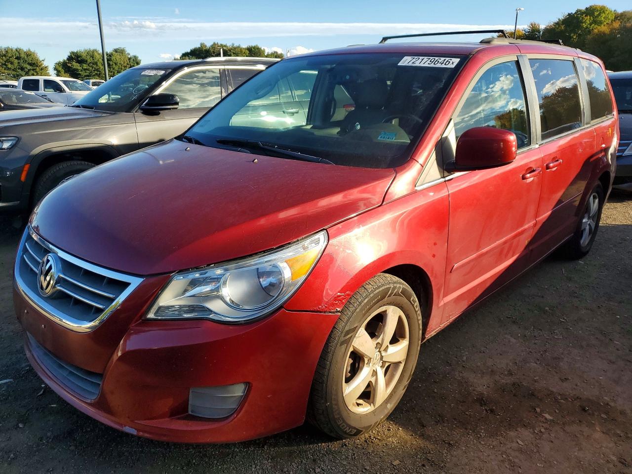 2011 VOLKSWAGEN ROUTAN SE | 2V4RW3DG7BR717735 | UPCARS