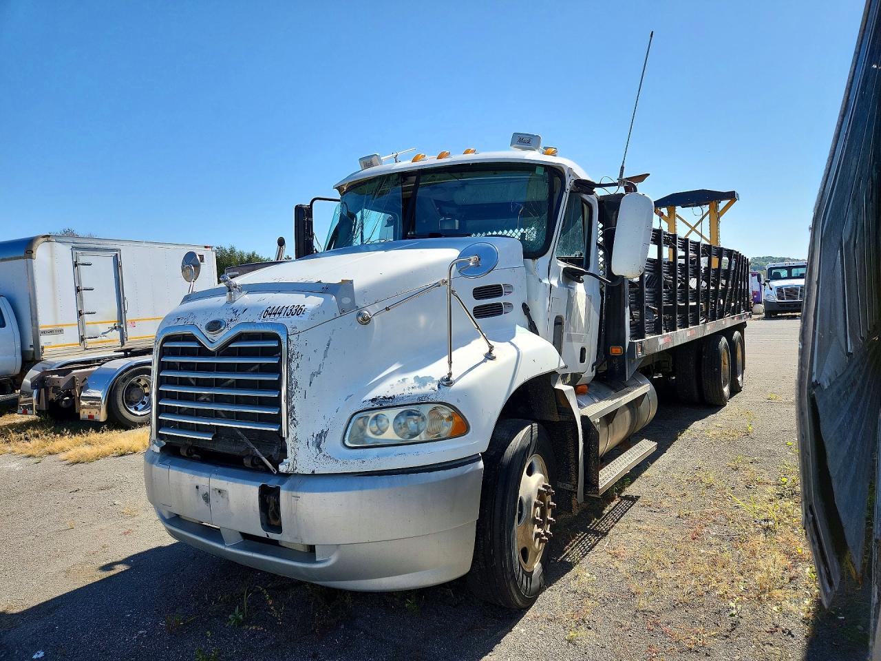 2001 MACK CXU613 FLATBED TRUCK | 1M1AE07YX1W007375 | UPCARS