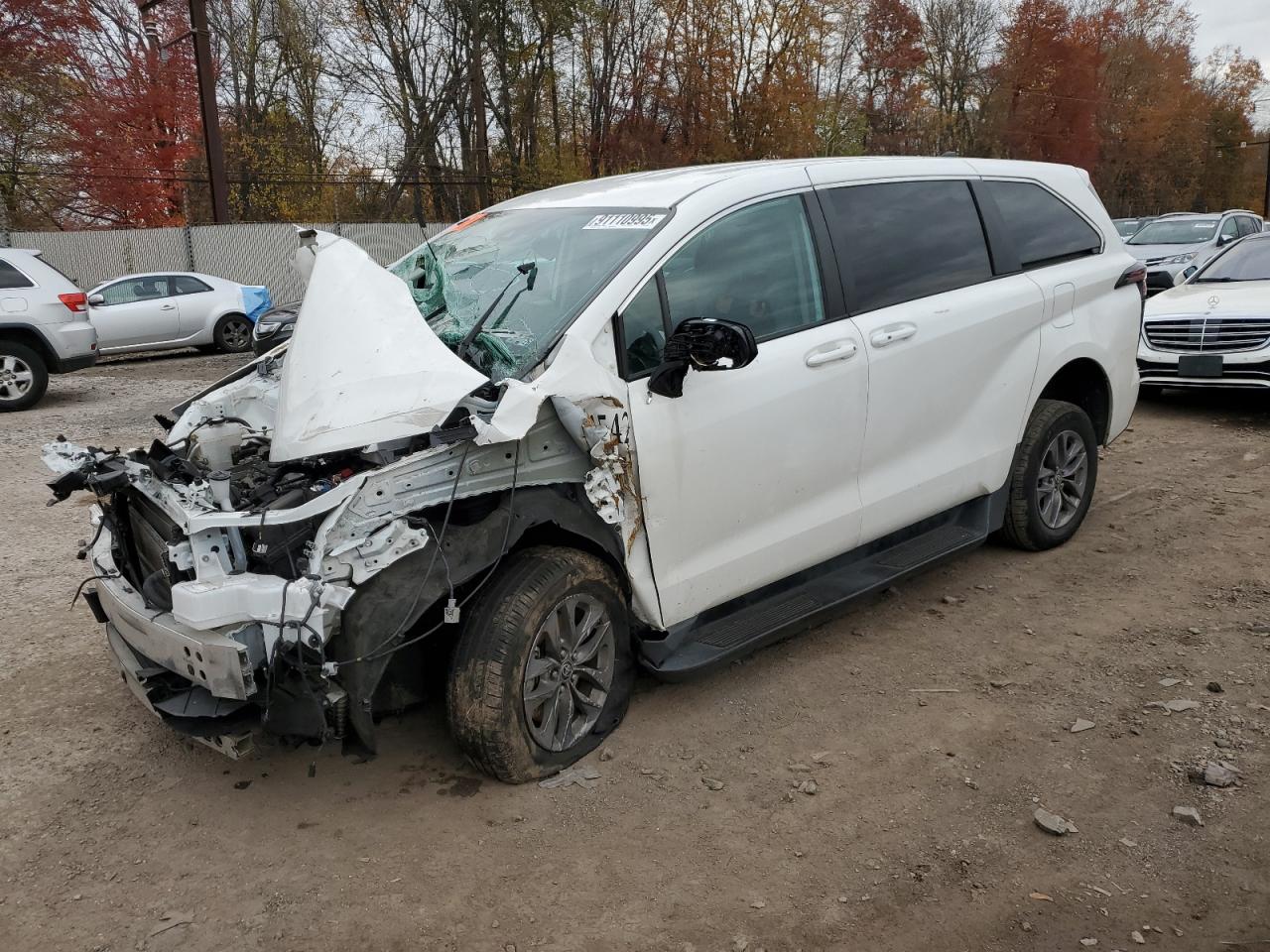 2024 TOYOTA SIENNA LE | 5TDKRKEC1RS199258 | UPCARS