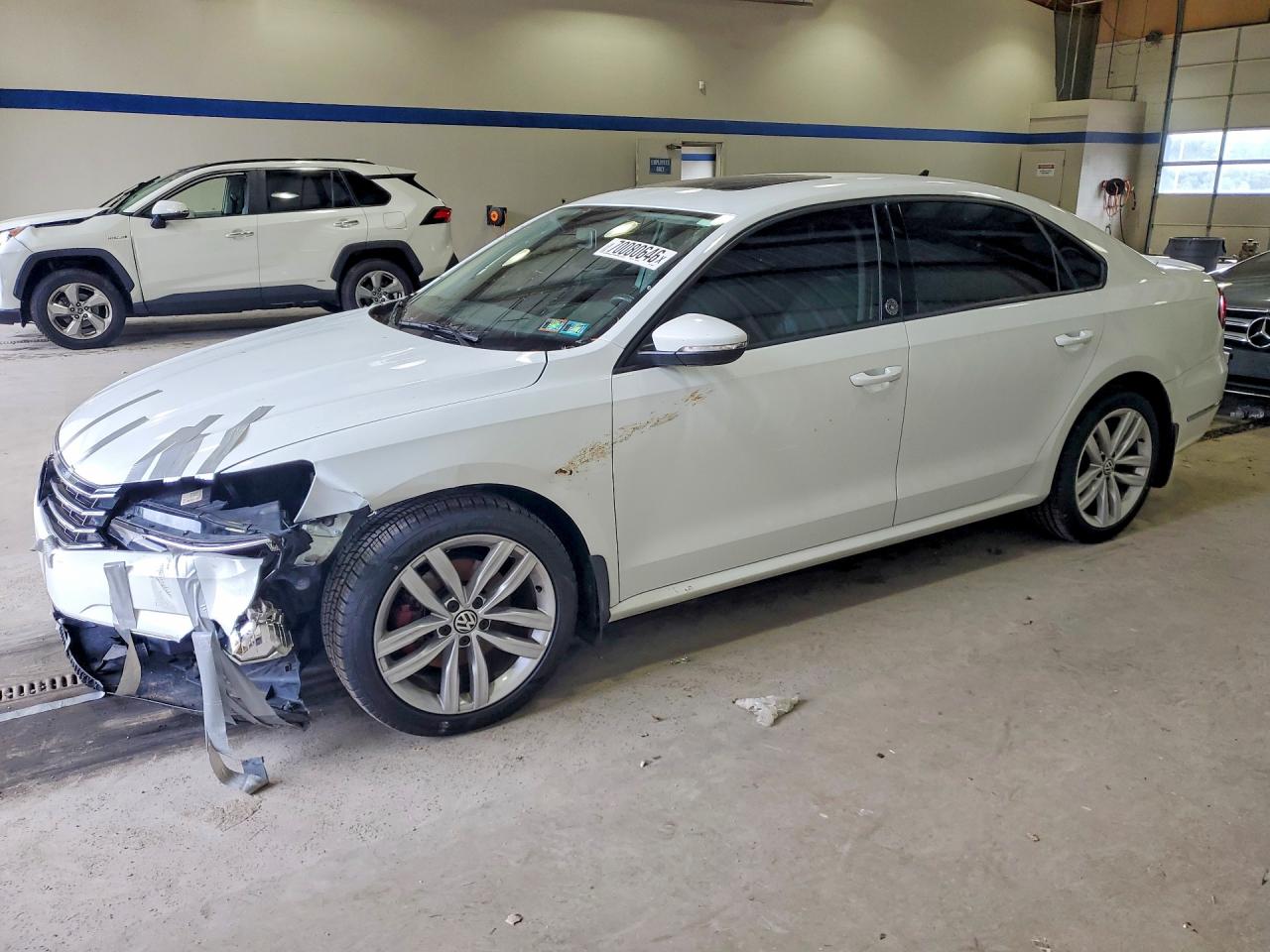 2019 VOLKSWAGEN PASSAT WOLFSBURG | 1VWLA7A33KC000813 | UPCARS