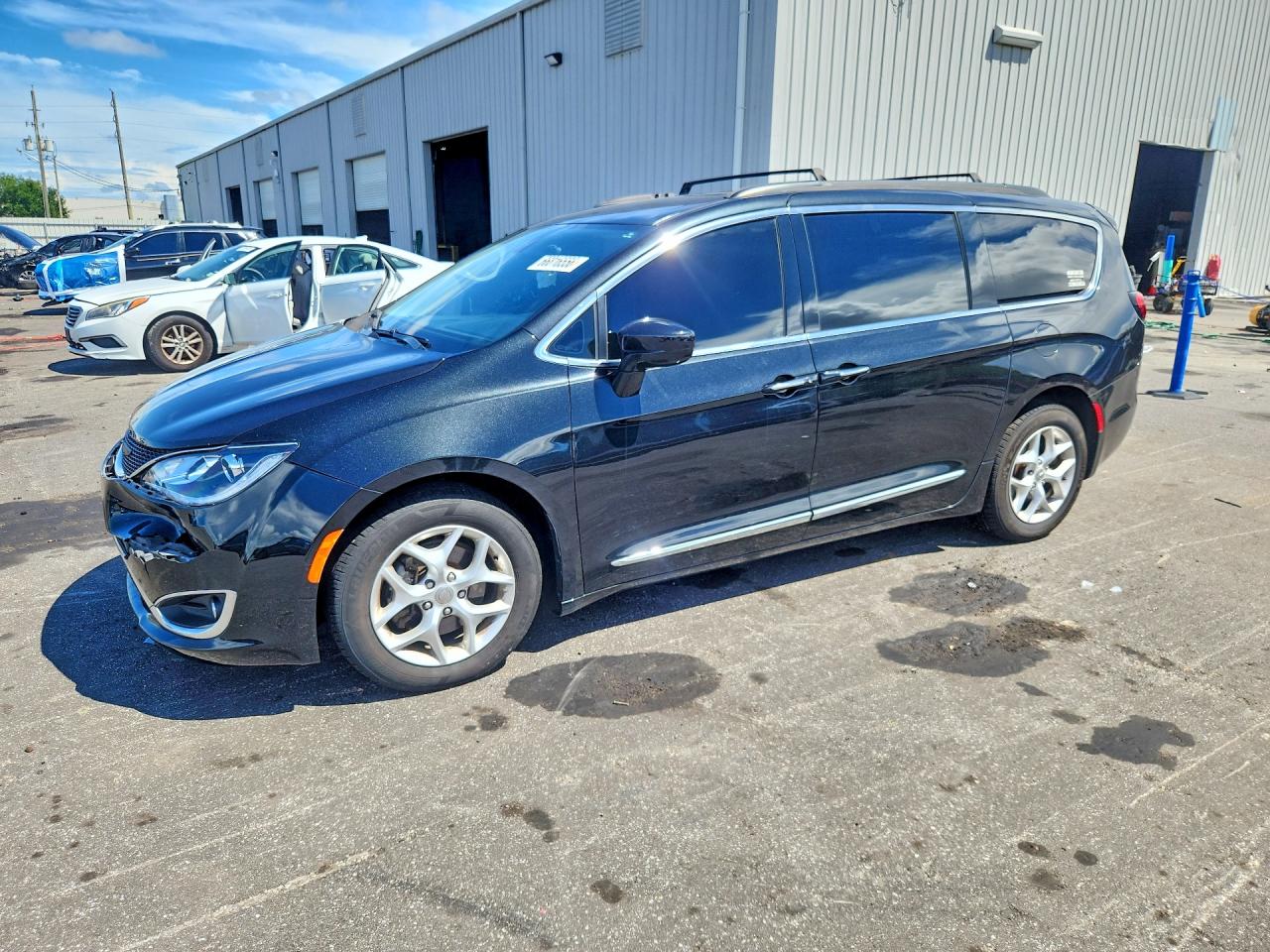 2017 CHRYSLER PACIFICA TOURING L | 2C4RC1BG3HR823392 | UPCARS