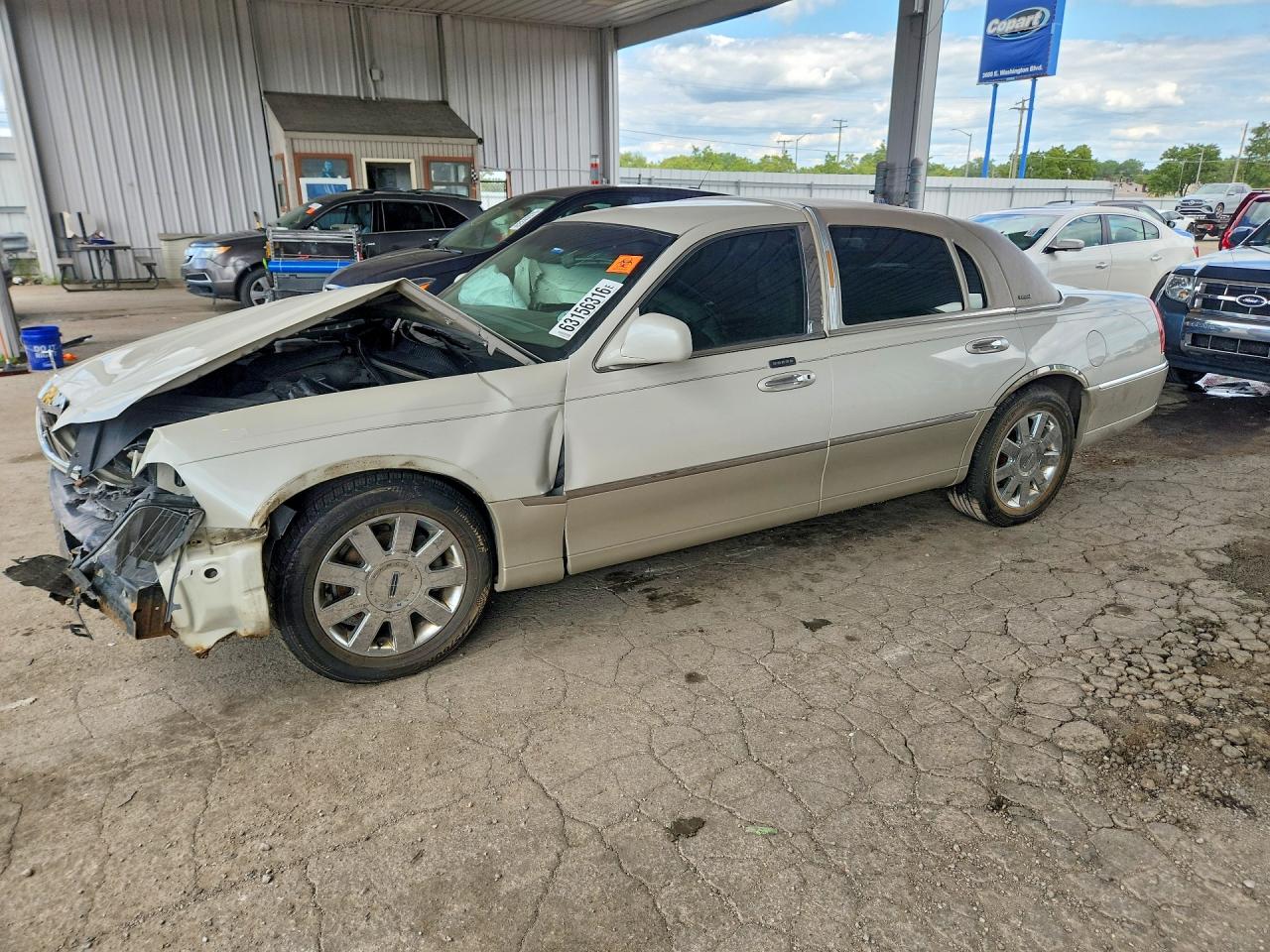 2004 LINCOLN TOWNCAR ULTIMATE | 1LNHM83W24Y665958 | UPCARS
