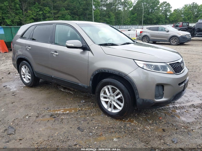 2015 KIA SORENTO LX | 5XYKT3A60FG577084 | UPCARS