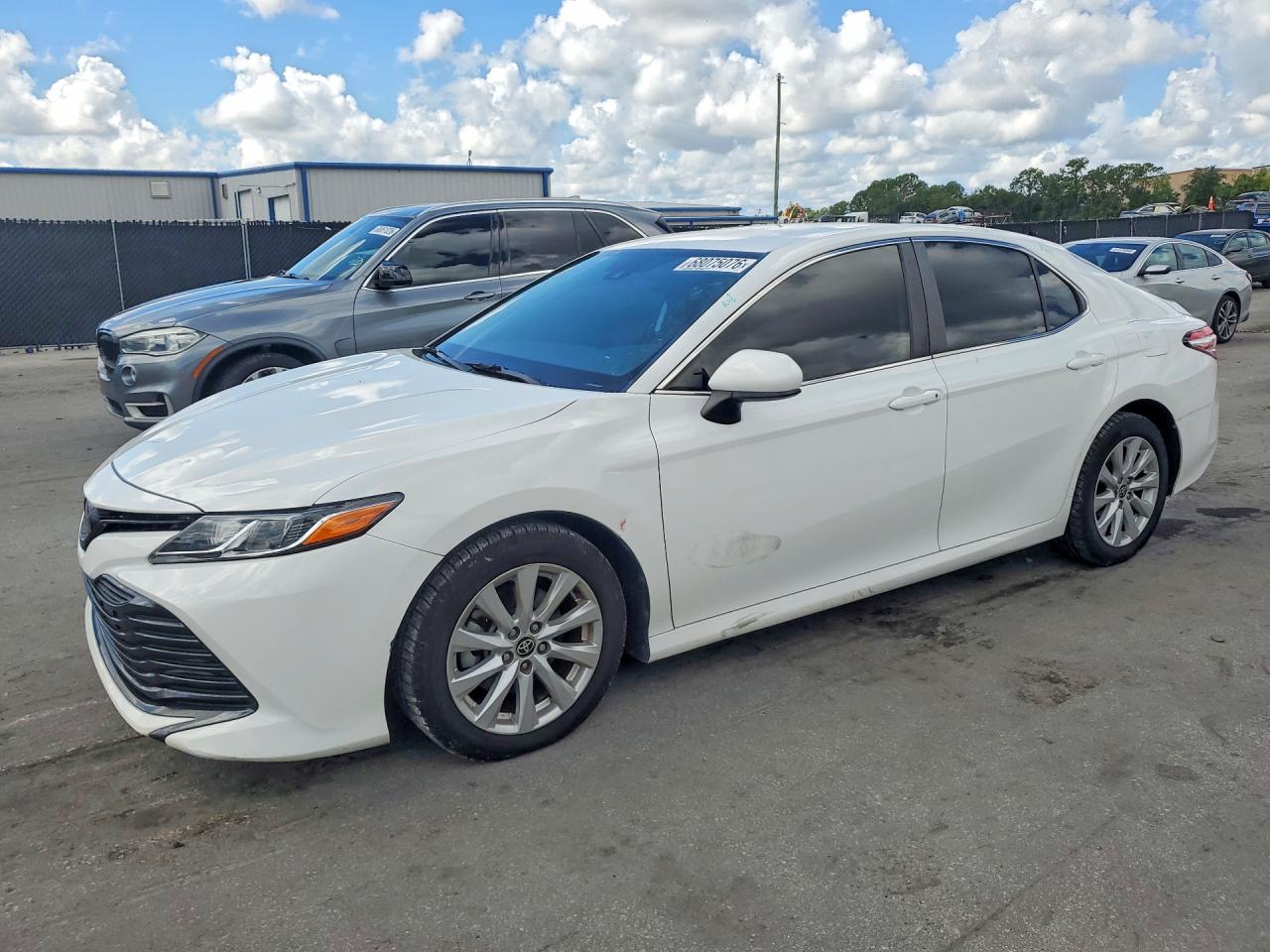 2020 TOYOTA CAMRY LE | 4T1C11AKXLU385737 | UPCARS