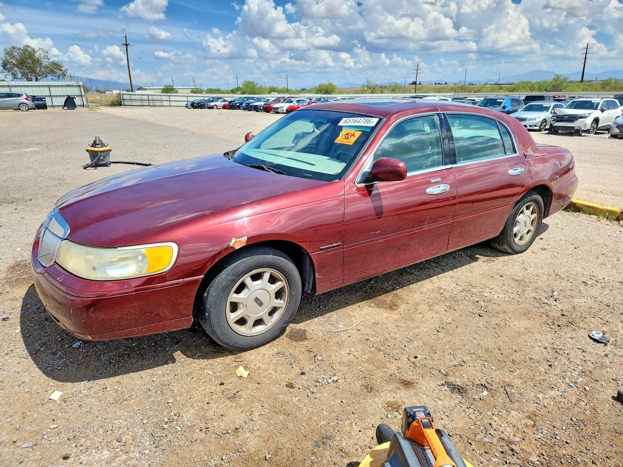 2001 LINCOLN TOWNCAR SIGNATURE | 1LNHM82W01Y629795 | UPCARS