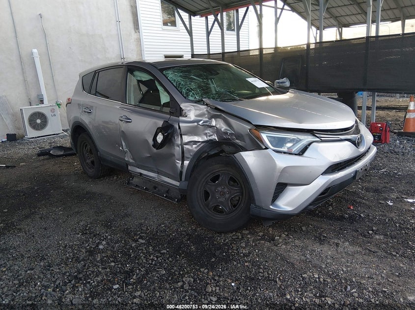 2018 TOYOTA RAV4 LE | 2T3BFREV7JW715743 | UPCARS
