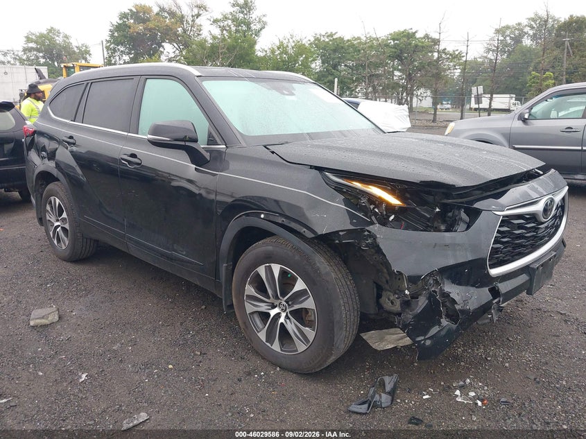 2022 TOYOTA HIGHLANDER XLE | 5TDHZRBH7NS586779 | UPCARS