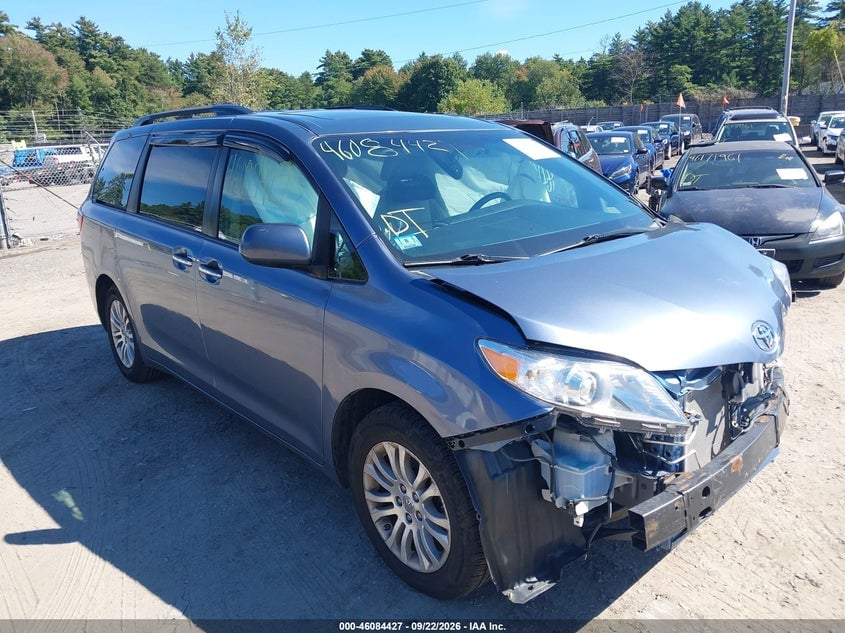 2016 TOYOTA SIENNA XLE 8 PASSENGER | 5TDYK3DC2GS739266 | UPCARS