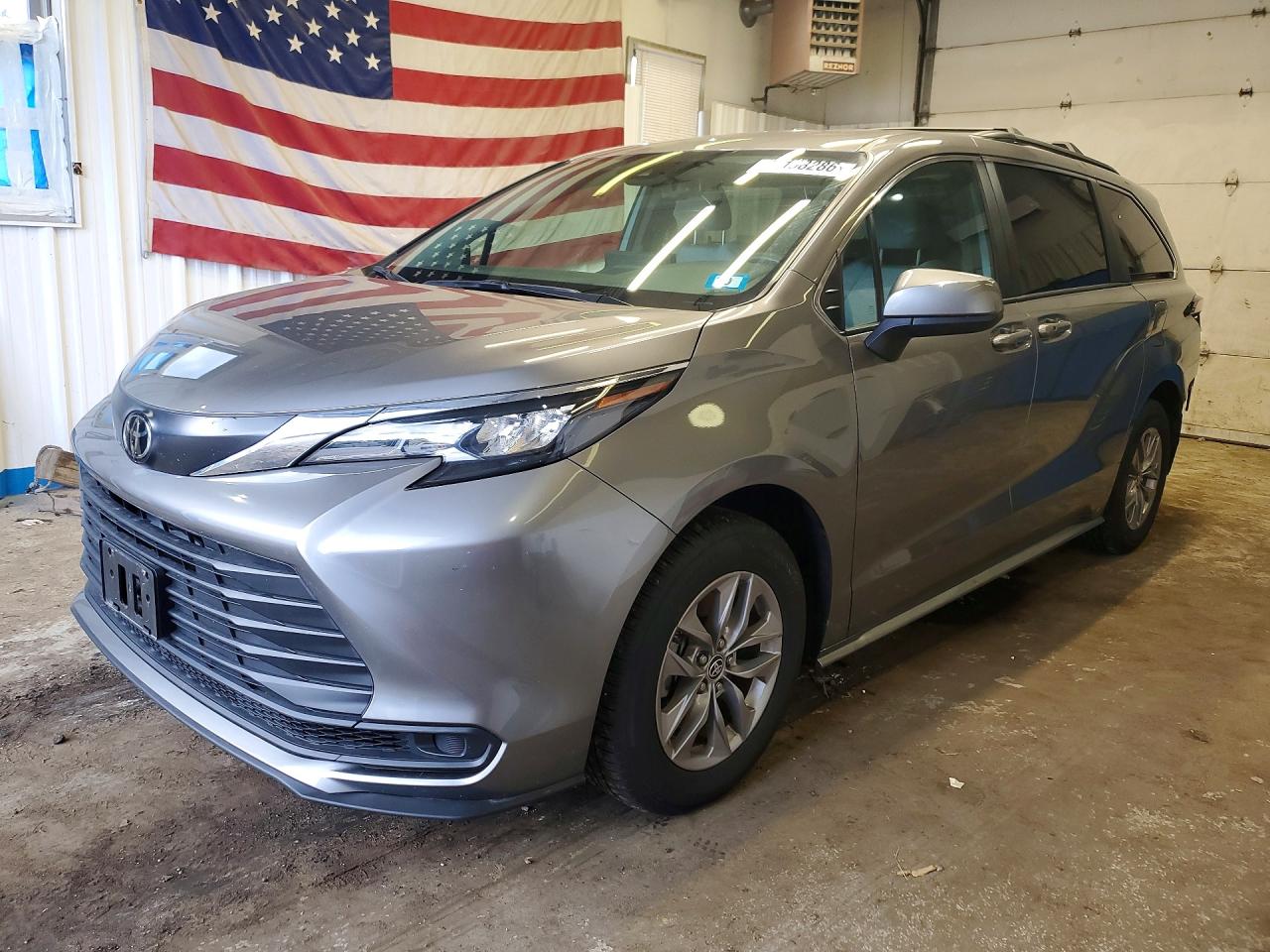 2026 TOYOTA SIENNA LE | 5TDKSKFC6TS240493 | UPCARS