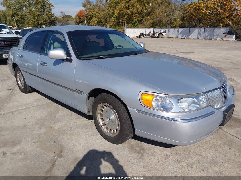1999 LINCOLN TOWN CAR EXECUTIVE | 1LNHM81W0XY714050 | UPCARS