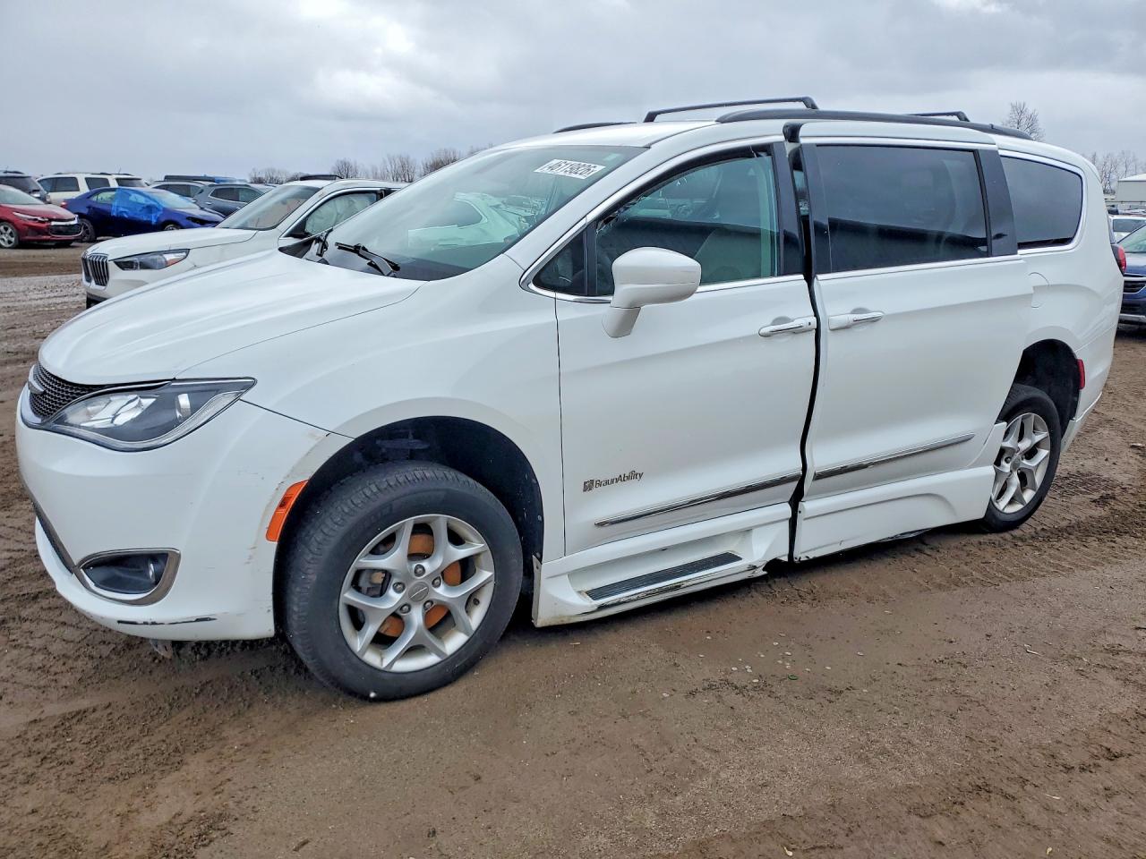 2017 CHRYSLER PACIFICA TOURING L | 2C4RC1BG5HR668344 | UPCARS
