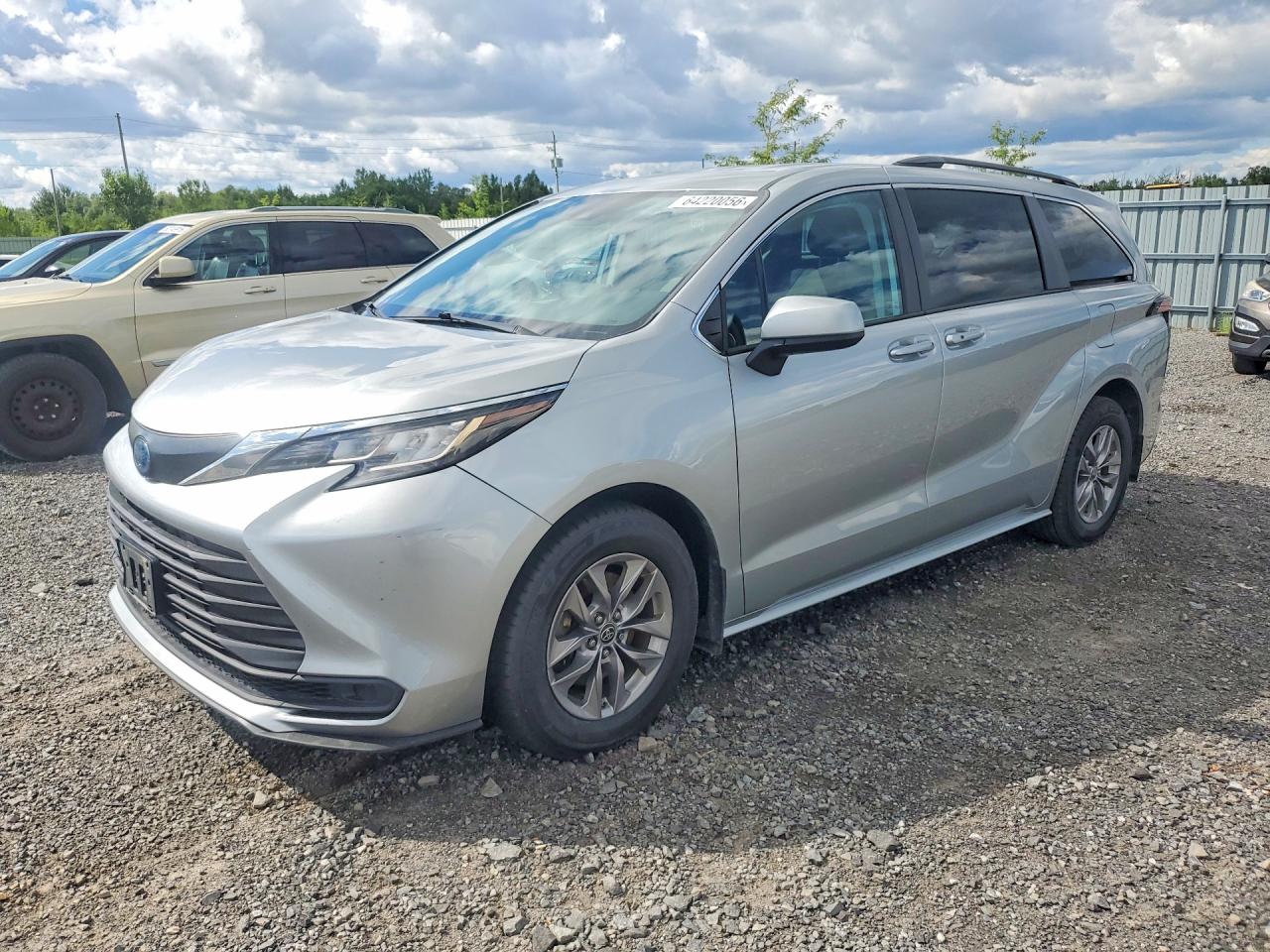2022 TOYOTA SIENNA LE | 5TDGRKEC2NS126884 | UPCARS