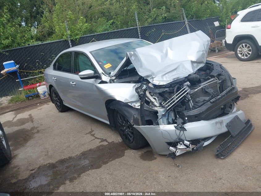 2015 VOLKSWAGEN PASSAT 1.8T S | 1VWAS7A35FC009538 | UPCARS