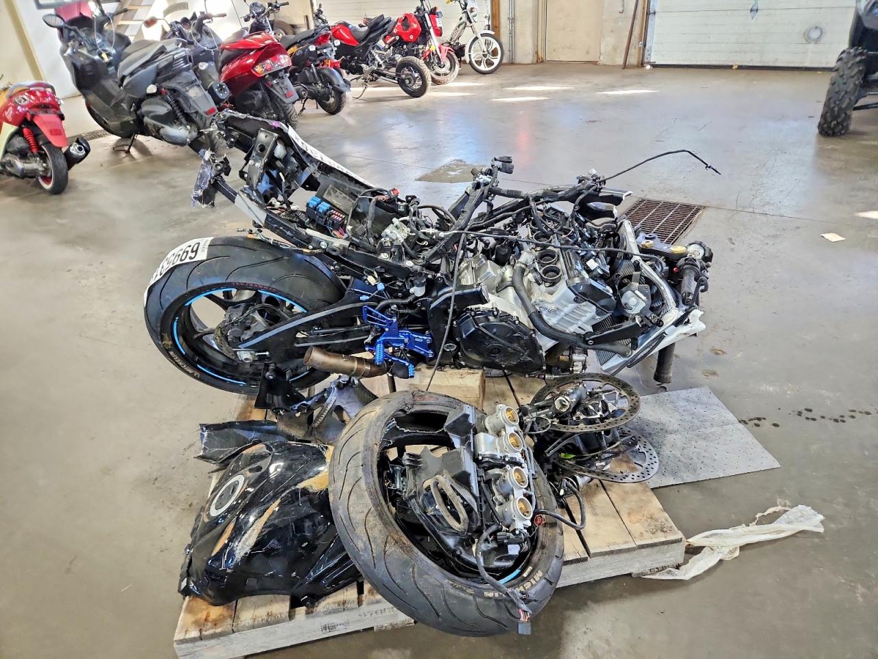 2024 SUZUKI GSXR1000 | JS1DM11B5R7100203 | UPCARS