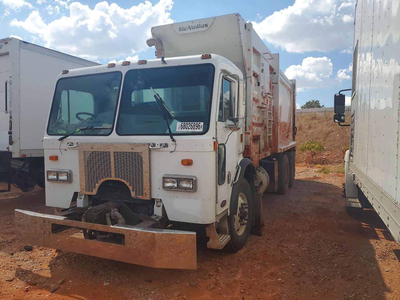 2011 PETERBILT ALL OTHER PACKER GARBAGE TRUCK | 3BPZL00X4BF115376 | UPCARS