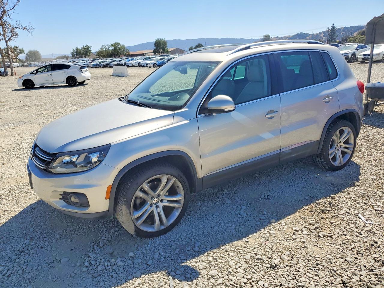 2012 VOLKSWAGEN TIGUAN S | WVGBV7AX5CW001771 | UPCARS