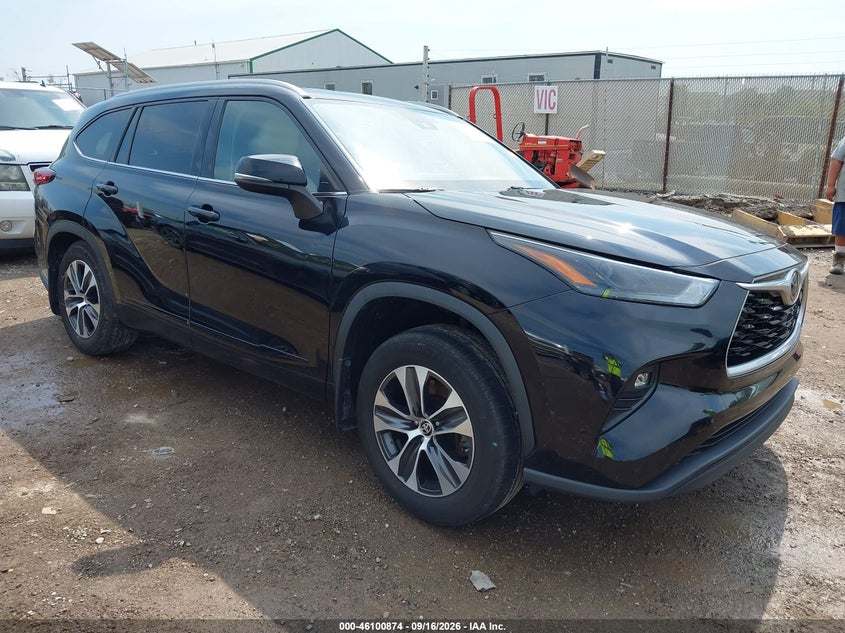 2022 TOYOTA HIGHLANDER XLE | 5TDGZRBH4NS203568 | UPCARS