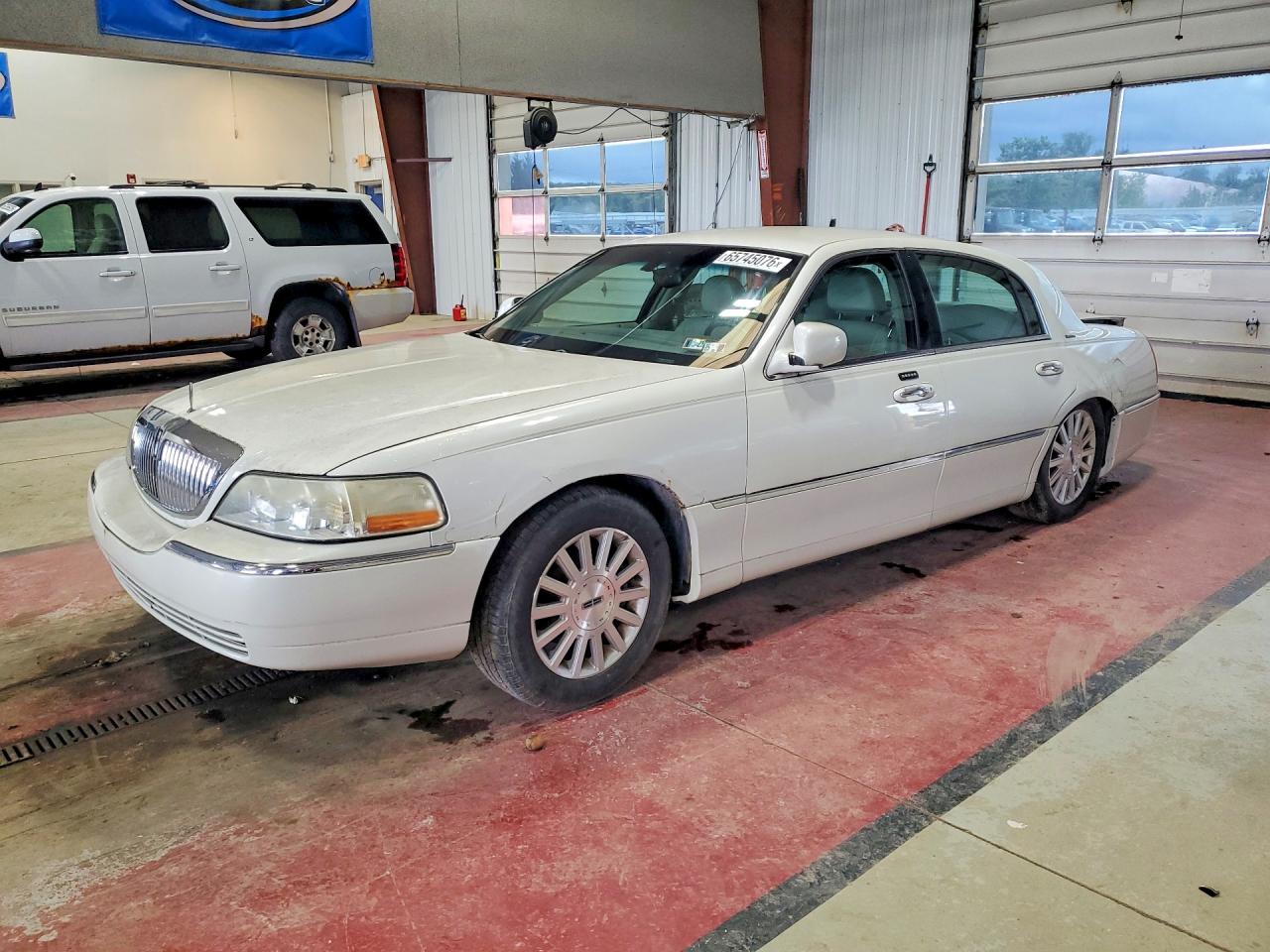 2003 LINCOLN TOWNCAR EXECUTIVE | 1LNHM81W23Y670143 | UPCARS
