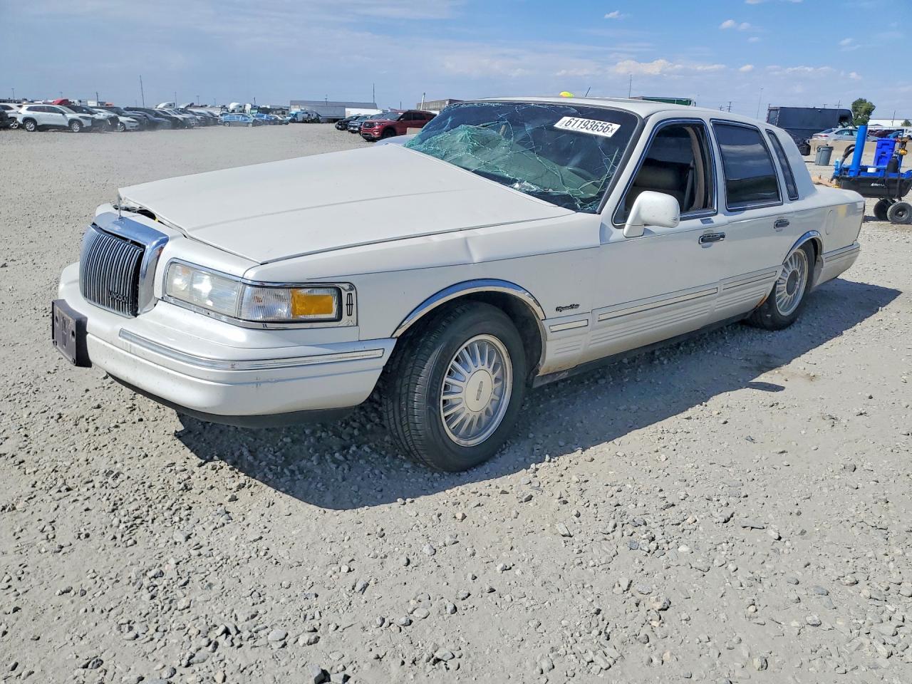 1997 LINCOLN TOWNCAR SIGNATURE/TOURING | 1LNLM82W3VY662564 | UPCARS