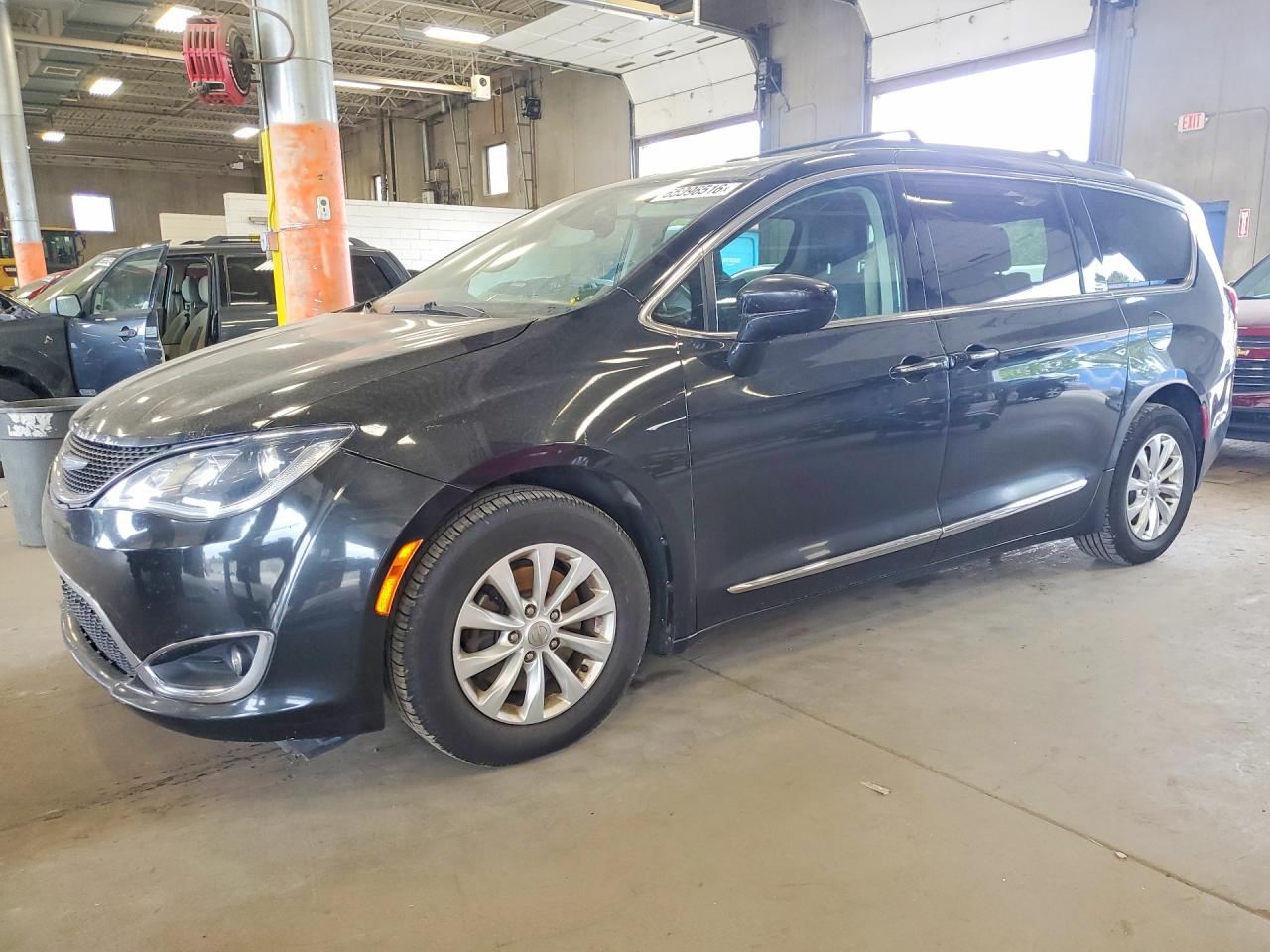 2017 CHRYSLER PACIFICA TOURING L | 2C4RC1BG2HR759135 | UPCARS