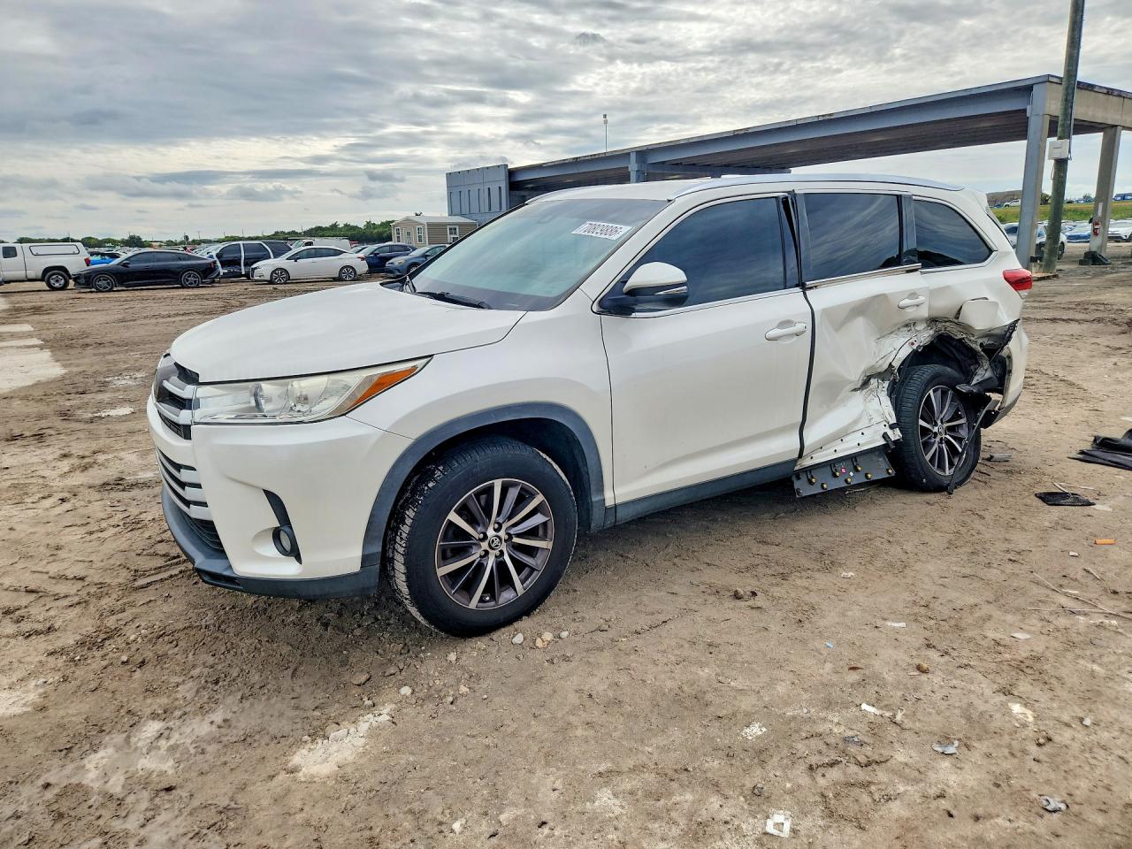 2019 TOYOTA HIGHLANDER XLE | 5TDKZRFH8KS554984 | UPCARS