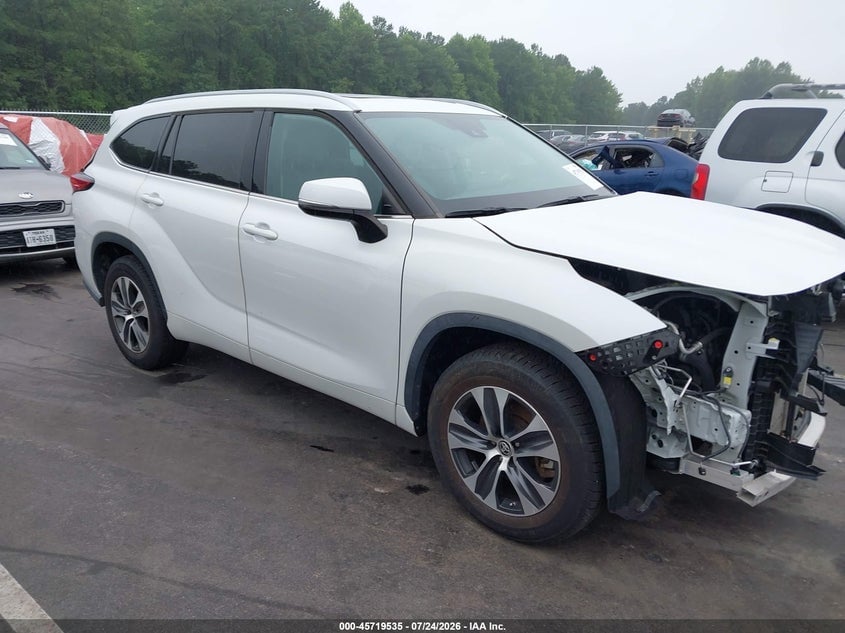 2022 TOYOTA HIGHLANDER XLE | 5TDGZRAH6NS119074 | UPCARS