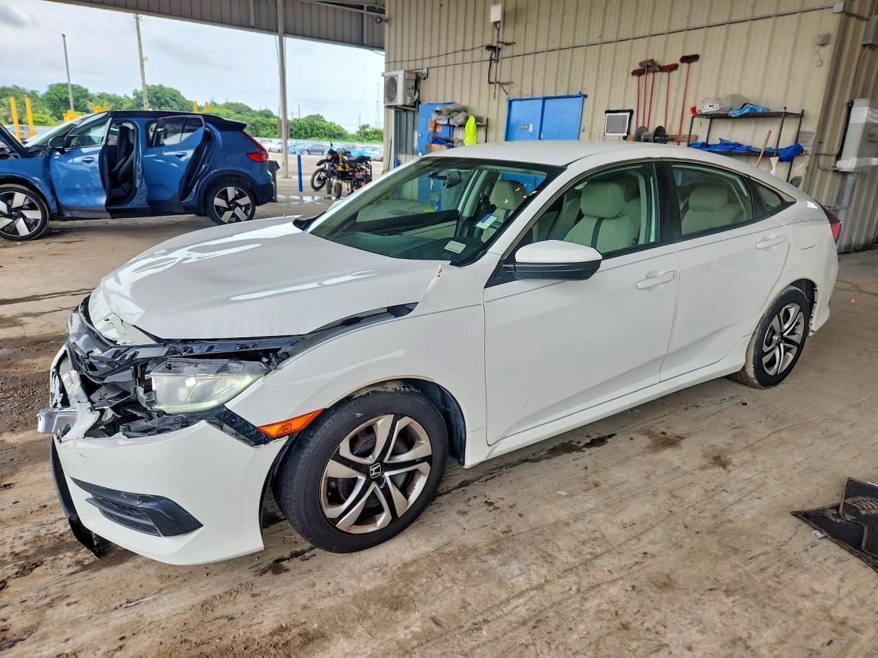 2018 HONDA CIVIC LX | 2HGFC2F56JH556411 | UPCARS