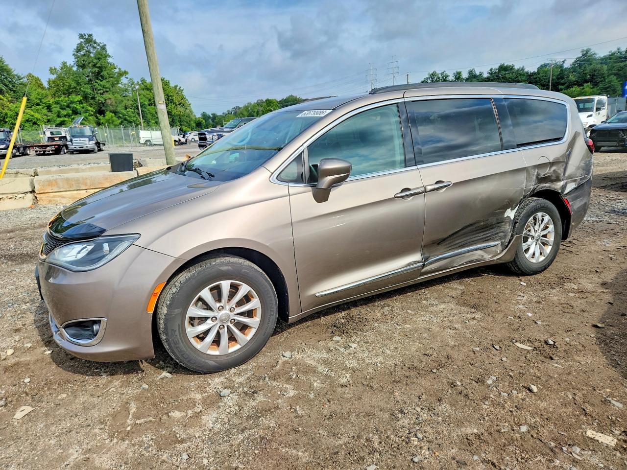 2017 CHRYSLER PACIFICA TOURING L | 2C4RC1BG2HR744795 | UPCARS