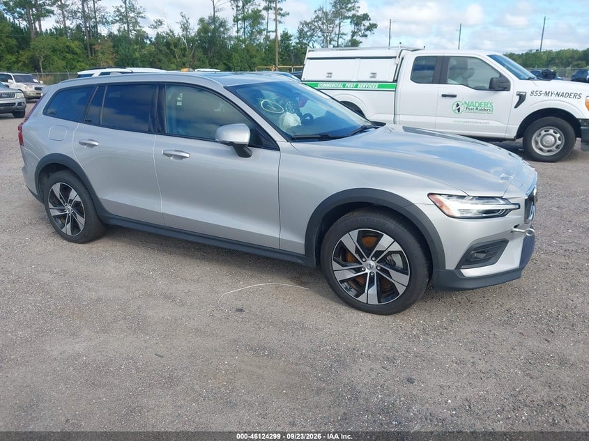 2025 VOLVO V60 CROSS COUNTRY PLUS, B5 AWD GAS (MILD HYBRID) | YV4L12WK3S2147478 | UPCARS