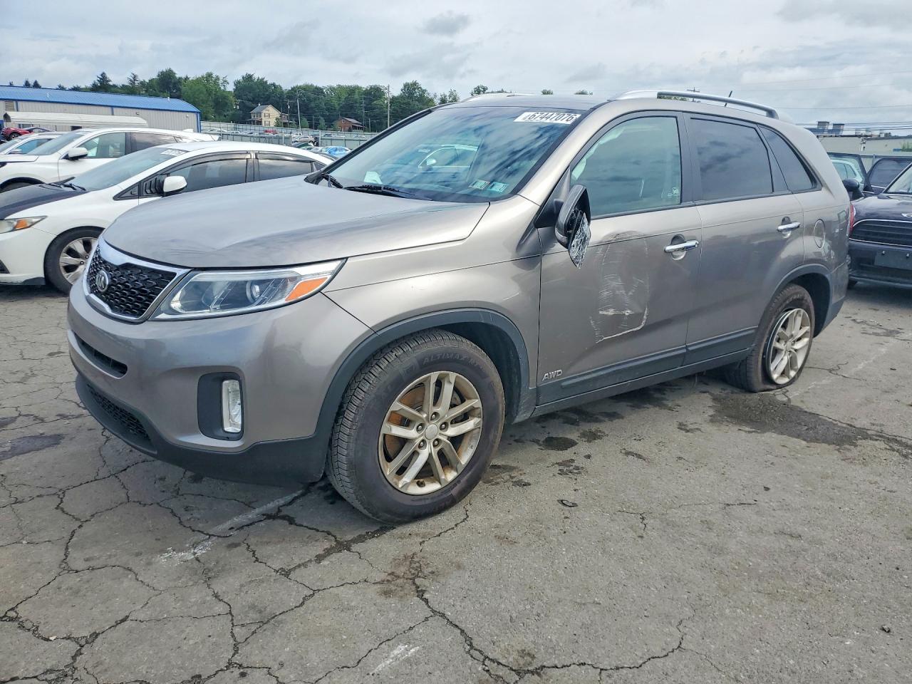 2015 KIA SORENTO LX | 5XYKTCA6XFG636917 | UPCARS