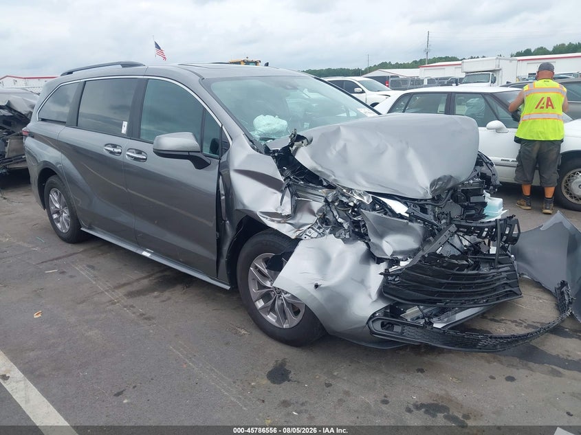 2026 TOYOTA SIENNA XLE | 5TDYRKEC8TS326766 | UPCARS