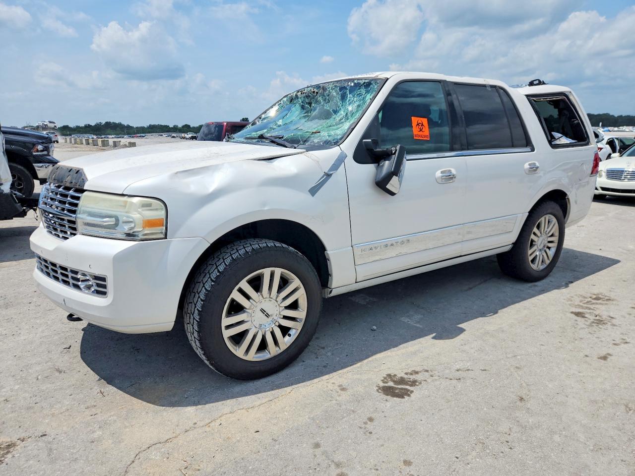 2011 LINCOLN NAVIGATOR | 5LMJJ2H57BEJ06327 | UPCARS