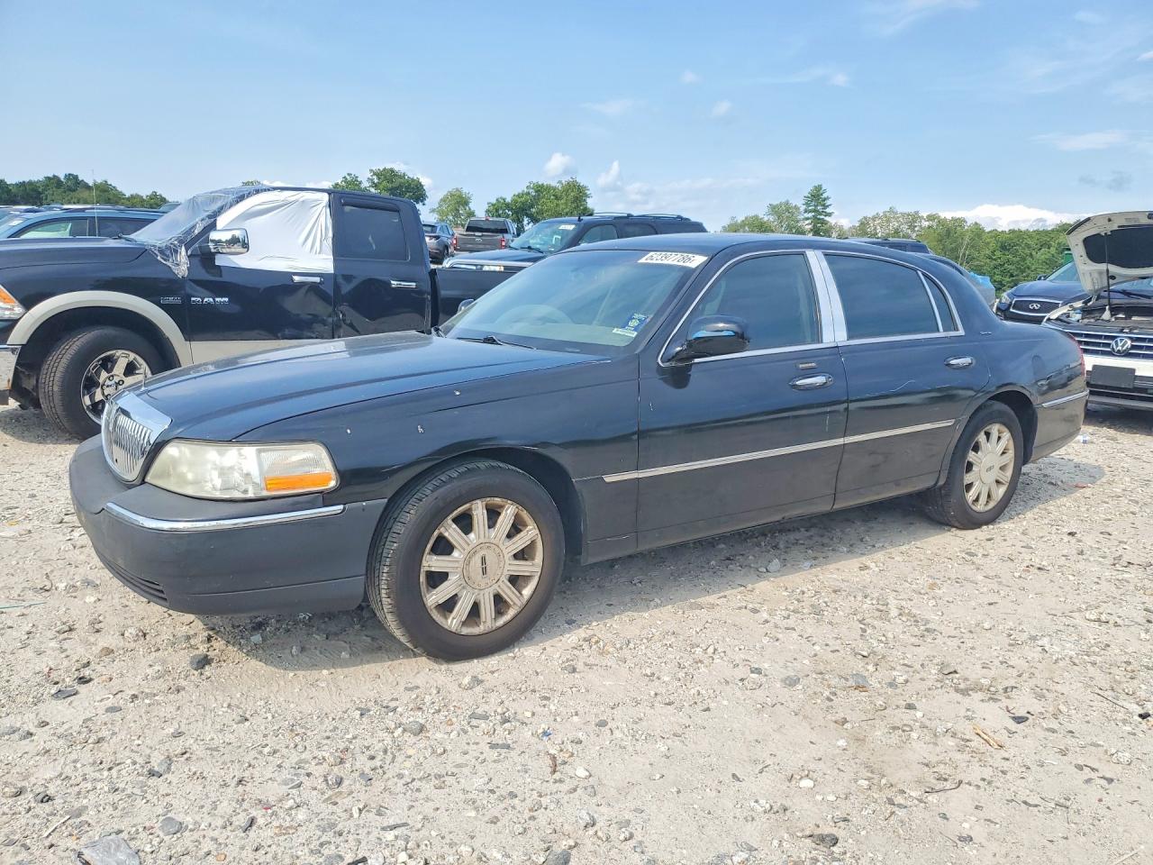 2007 LINCOLN TOWNCAR SIGNATURE LIMITED | 1LNHM82W37Y634515 | UPCARS