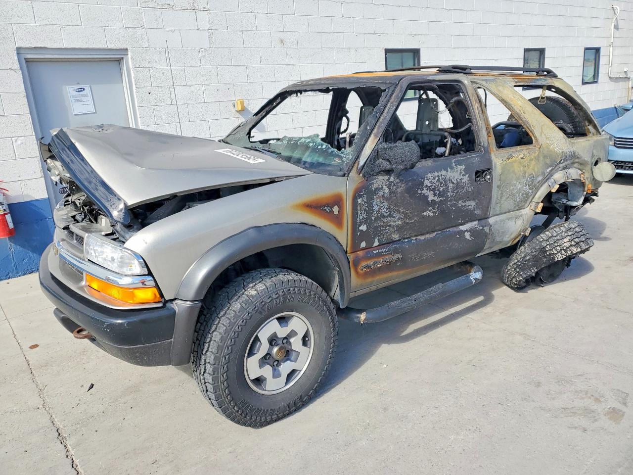 2000 CHEVROLET BLAZER | 1GNCT18W1YK230026 | UPCARS