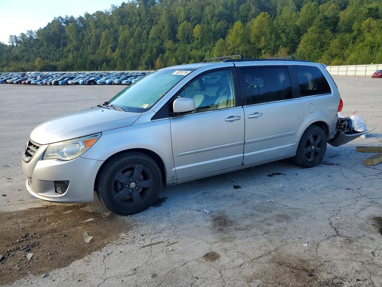 2011 VOLKSWAGEN ROUTAN SE | 2V4RW3DG5BR717331 | UPCARS