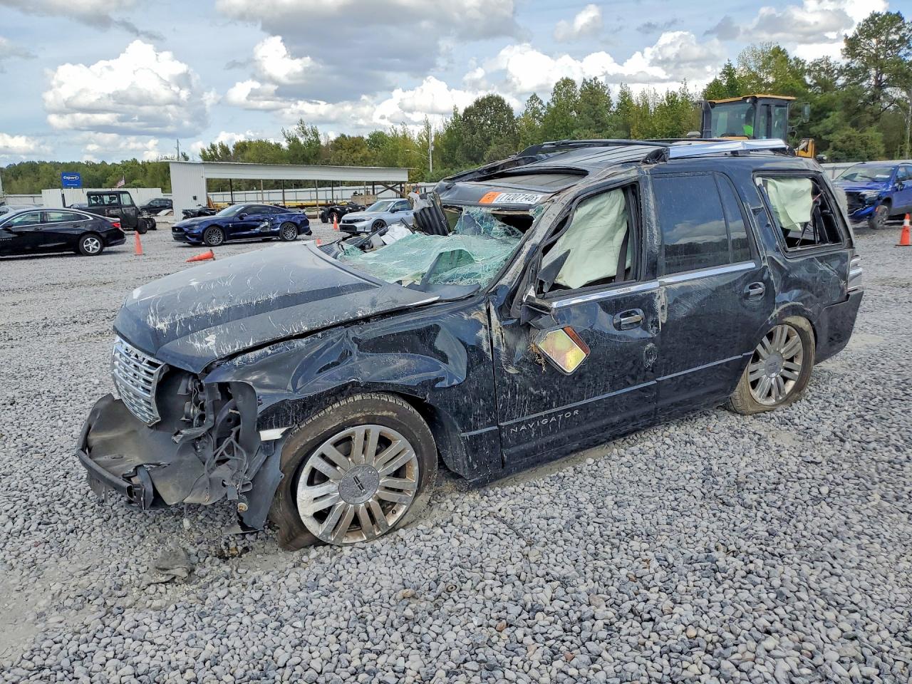 2011 LINCOLN NAVIGATOR | 5LMJJ2J54BEJ09812 | UPCARS