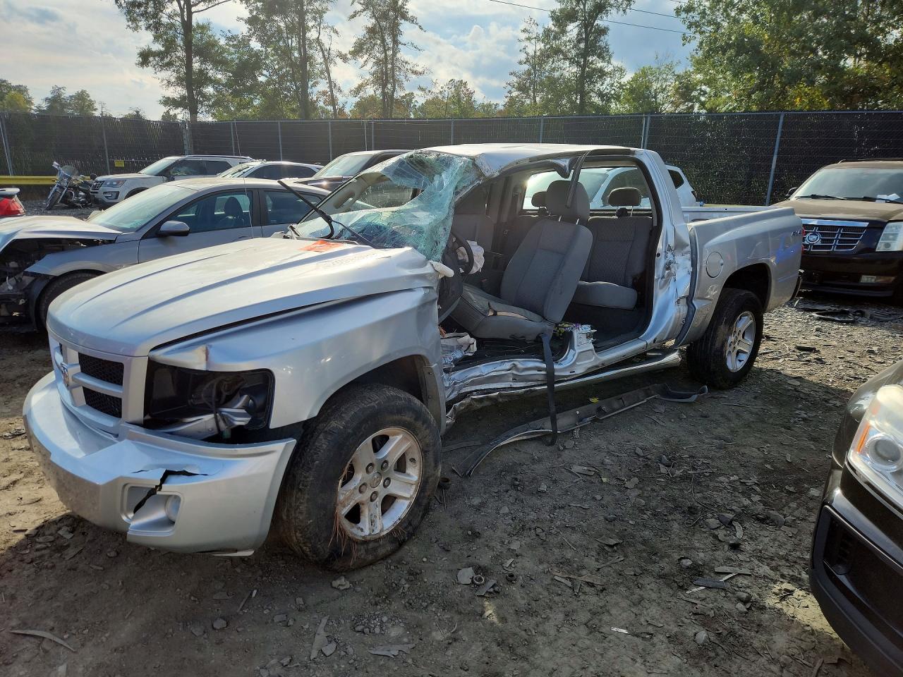 2011 DODGE DAKOTA SLT | 1D7RW3GK1BS537097 | UPCARS