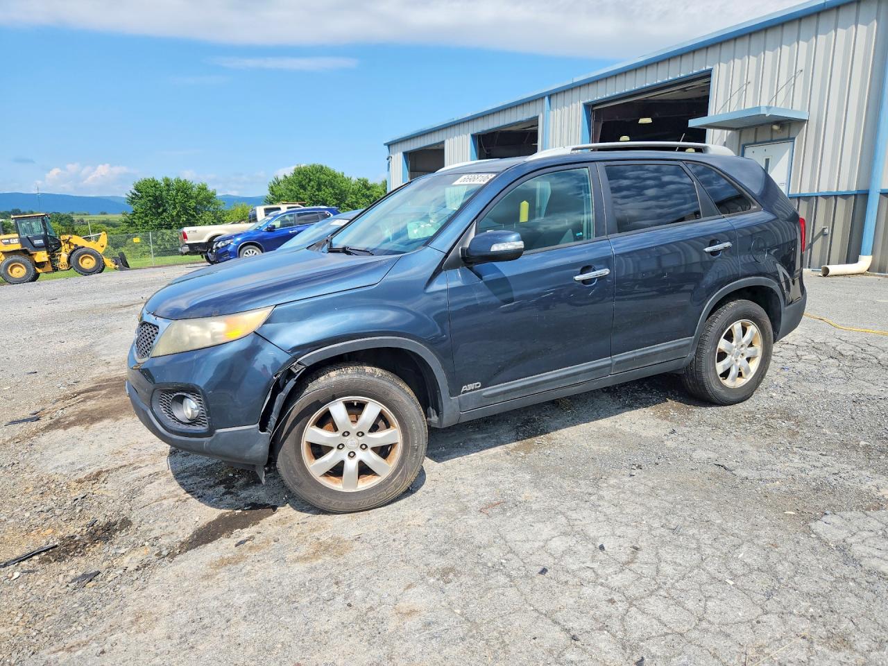 2011 KIA SORENTO LX | 5XYKTCA19BG141543 | UPCARS