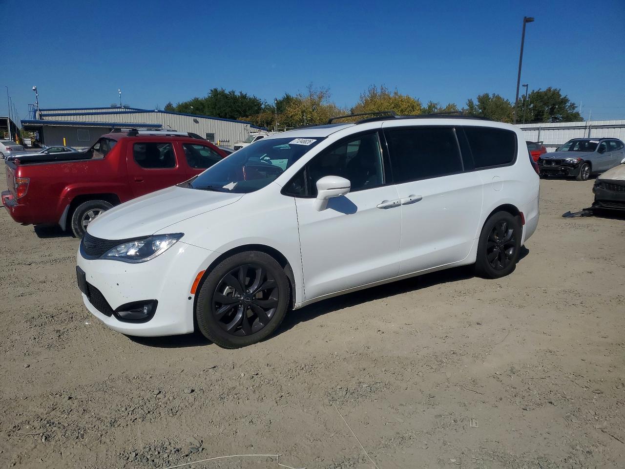 2019 CHRYSLER PACIFICA LIMITED | 2C4RC1GG7KR681659 | UPCARS