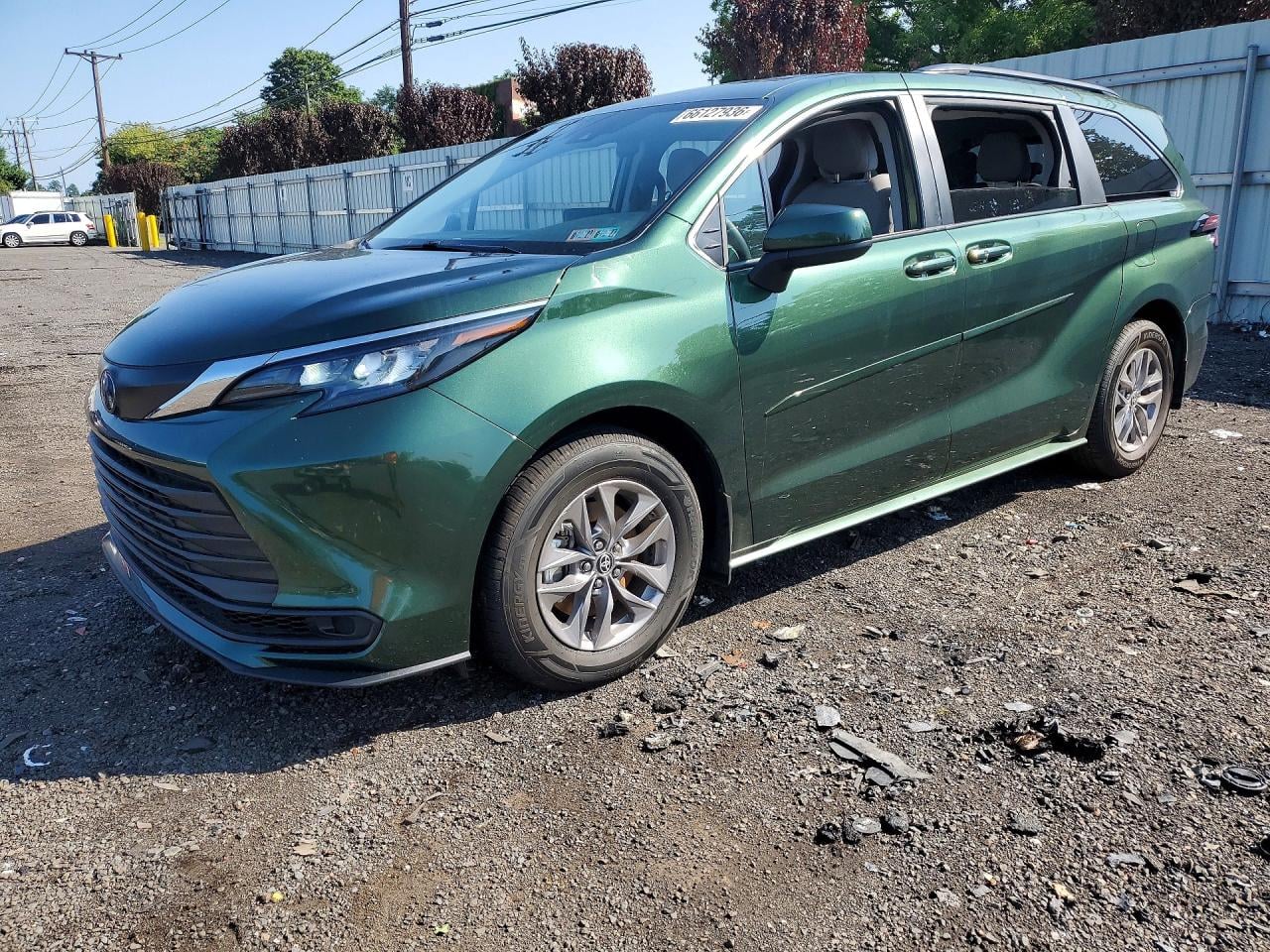 2024 TOYOTA SIENNA LE | 5TDKRKEC6RS219147 | UPCARS