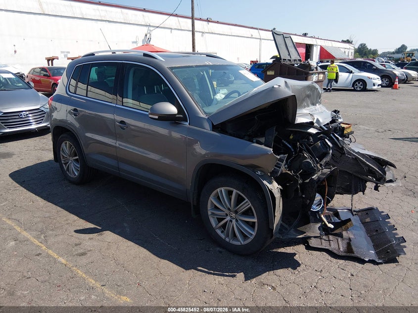 2010 VOLKSWAGEN TIGUAN SE | WVGBV7AX5AW511745 | UPCARS