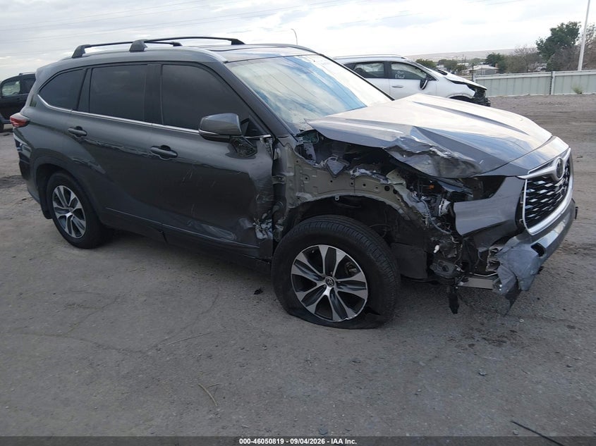 2022 TOYOTA HIGHLANDER XLE | 5TDGZRBH2NS220613 | UPCARS