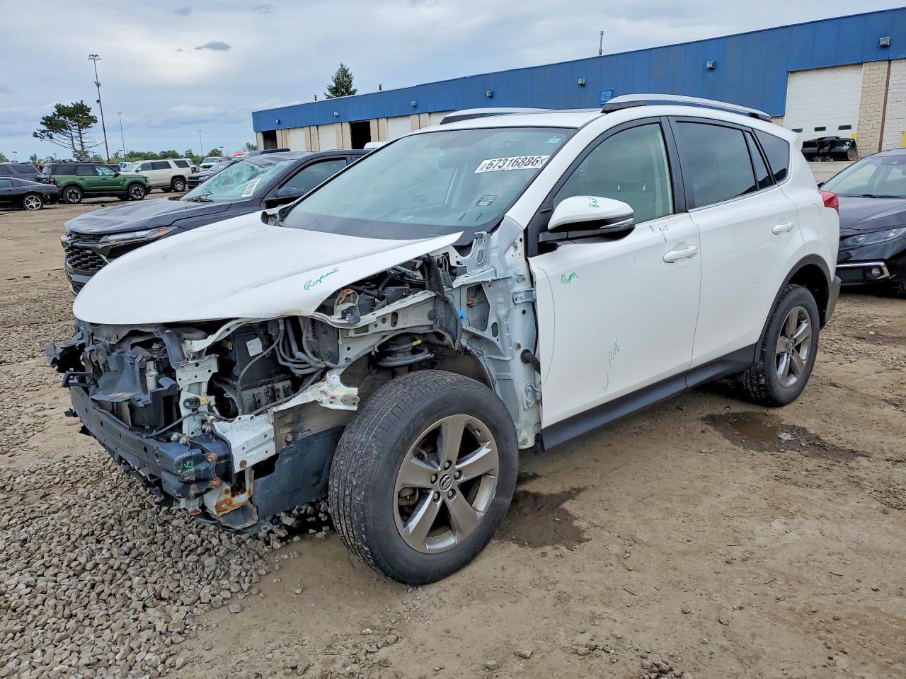 2015 TOYOTA RAV4 XLE | JTMWFREV3FD071955 | UPCARS