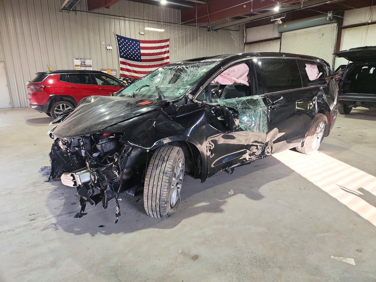 2026 CHRYSLER PACIFICA LIMITED | 2C4RC1GG7TR239451 | UPCARS