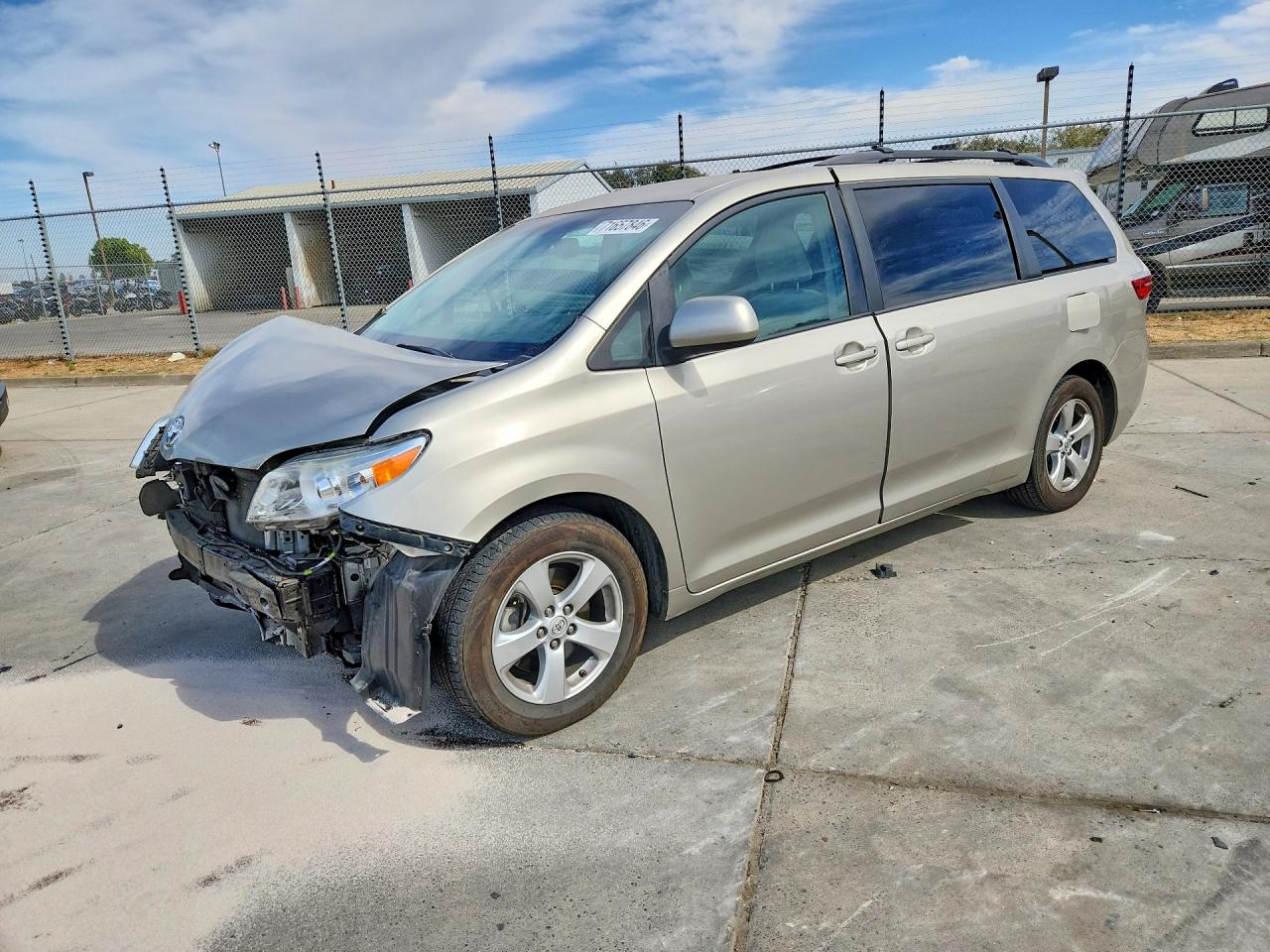 2017 TOYOTA SIENNA LE | 5TDKZ3DC3HS869057 | UPCARS