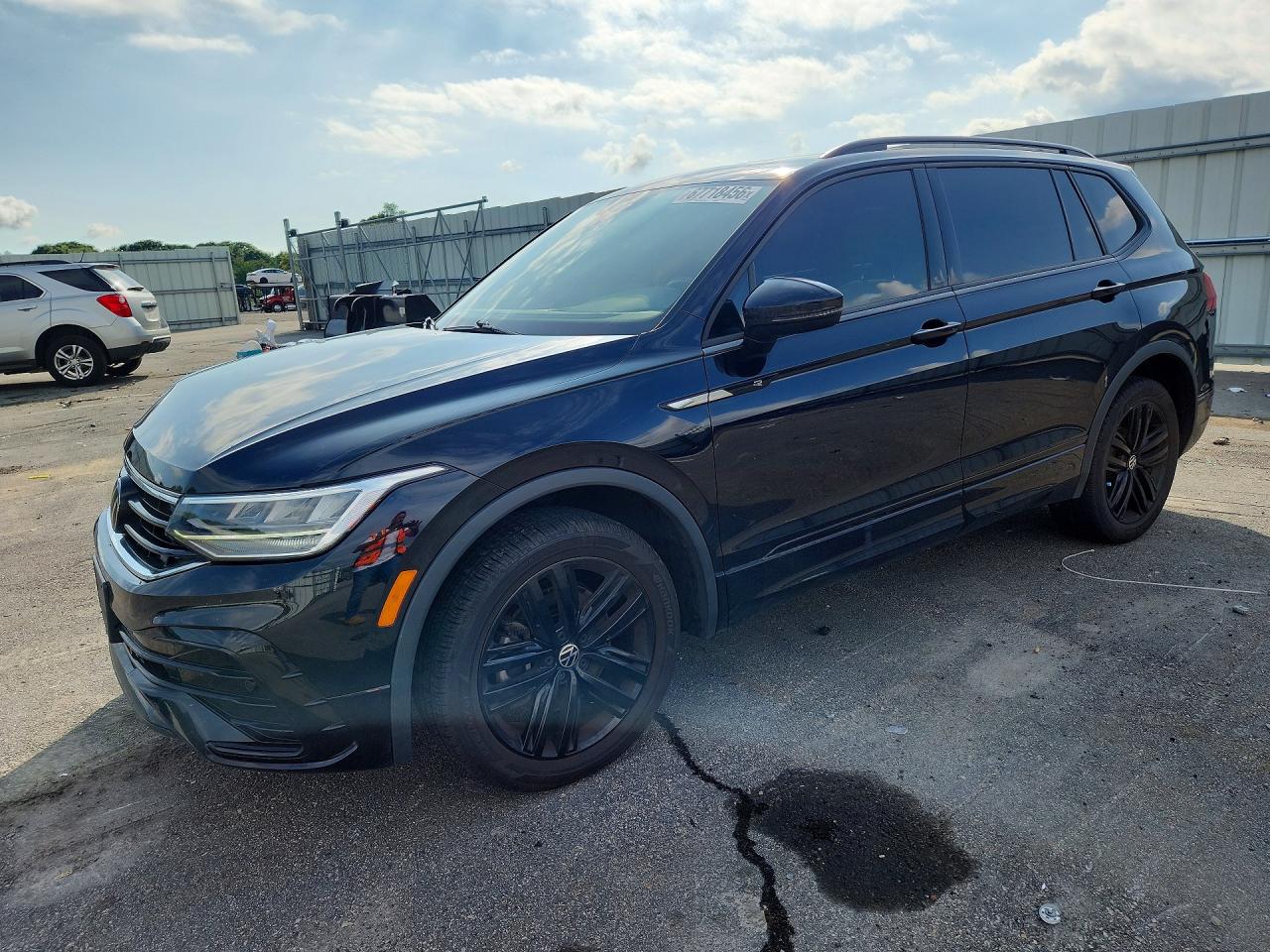 2022 VOLKSWAGEN TIGUAN SE R-LINE BLACK | 3VV8B7AX8NM085015 | UPCARS