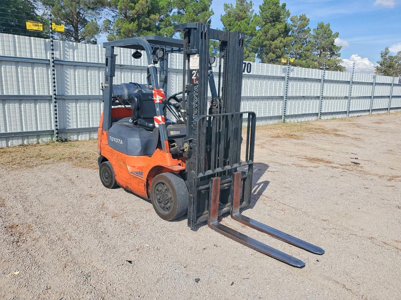 2000 TOYT FORKLIF TOYOTA | 7FGCU2061905 | UPCARS