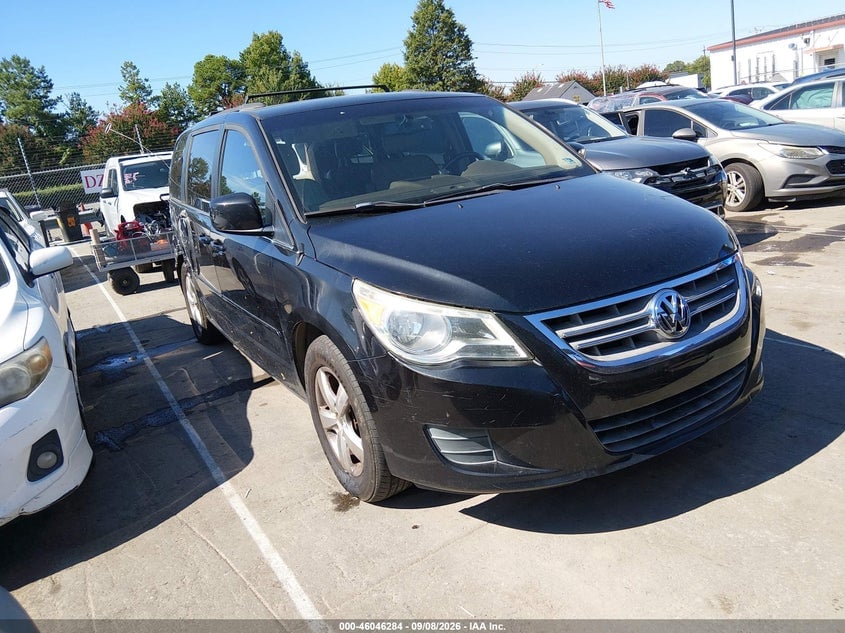 2011 VOLKSWAGEN ROUTAN SE | 2V4RW3DG3BR670817 | UPCARS
